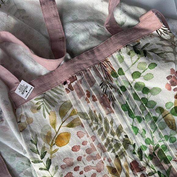 NWT WORLD MARKET Floral Watercolor Design APRON Bib Front Lg Pockets - Picture 1 of 5